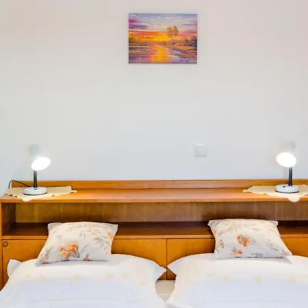 Ljubo トロギール